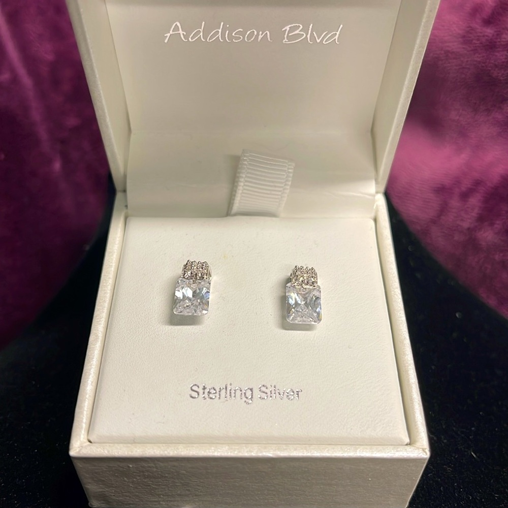 BNIB ADDISON BLVD 1 CARAT CUBIC ZIRCONIA EMERALD CUT STUDS WITH 925S & CRYSTALS